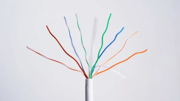 UV-UTP6-300-BC24AWG-DCA-B-W — Cat6 UTP kabel, 305 m